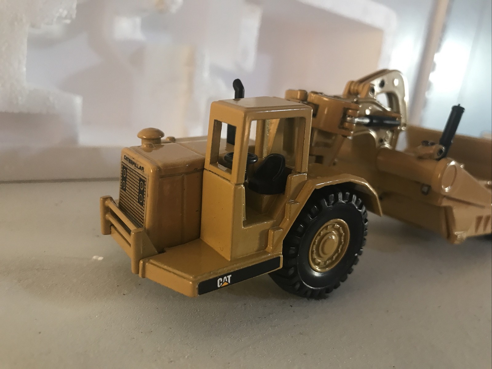 JOAL No.219 CAT Compact Caterpillar 631D Wheel Tractor Scraper Toy Model In Box