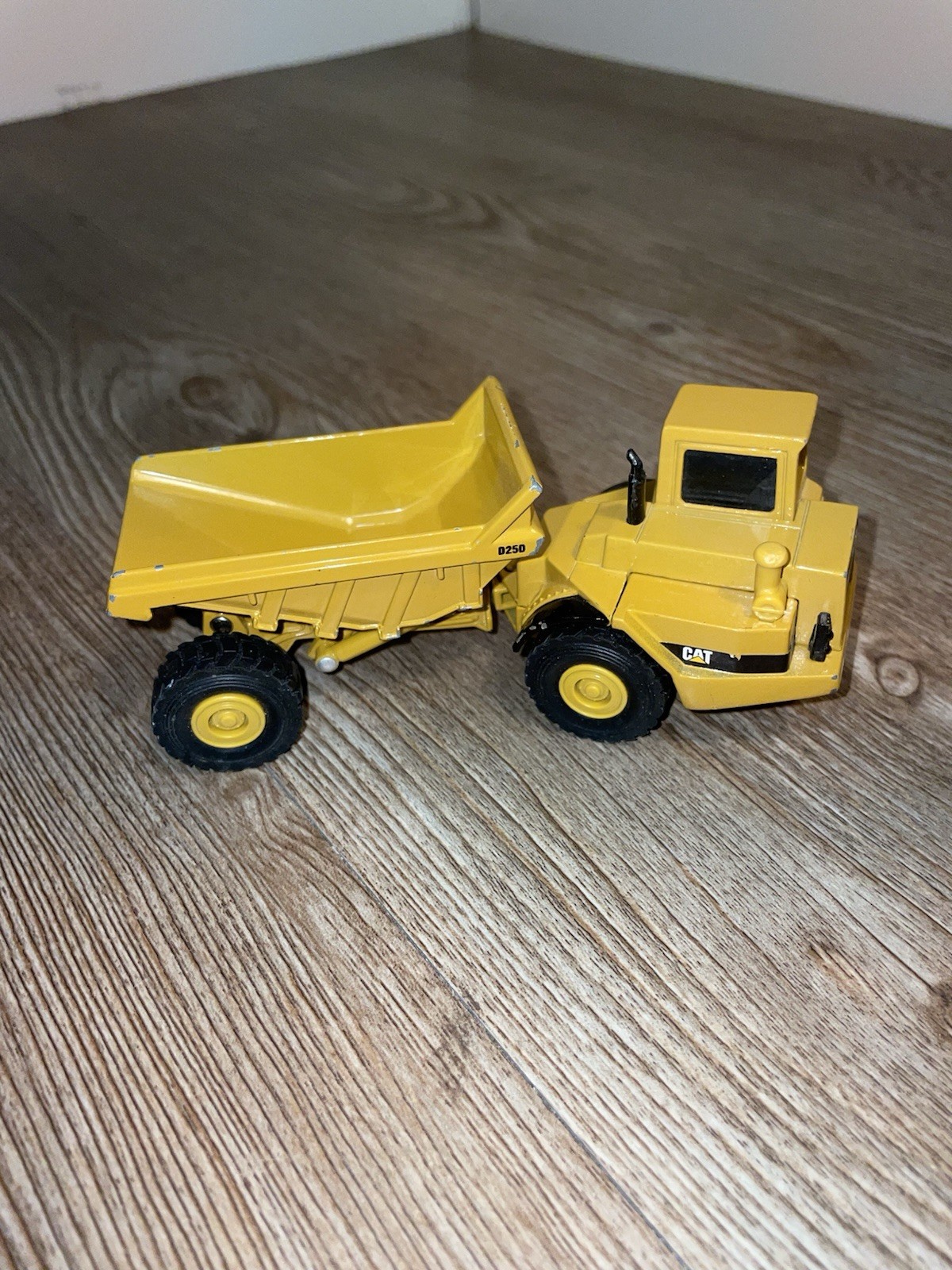 NORSCOT Group Inc Caterpillar D25D Articulated Dump Truck Die Cast – 5.25″ long