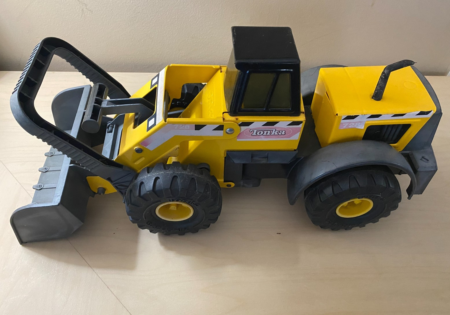 2012 Tonka 728 Front End Loader Excavator # 93920 21″ Overall Length