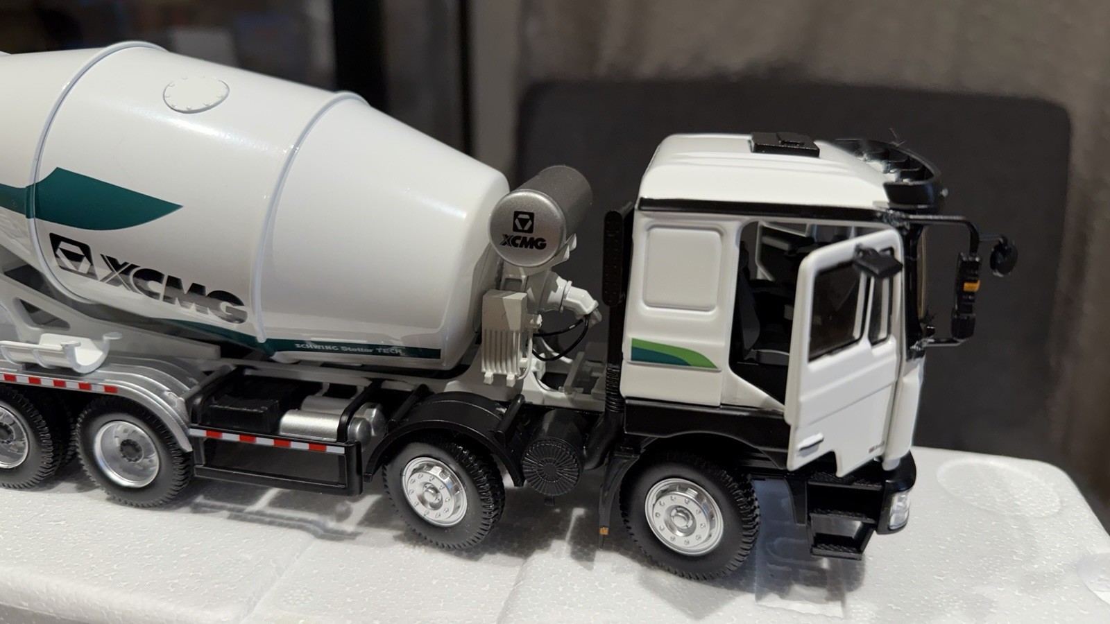 XCMG Cement Mixer Truck Diecast Model White Green Black Durable Series