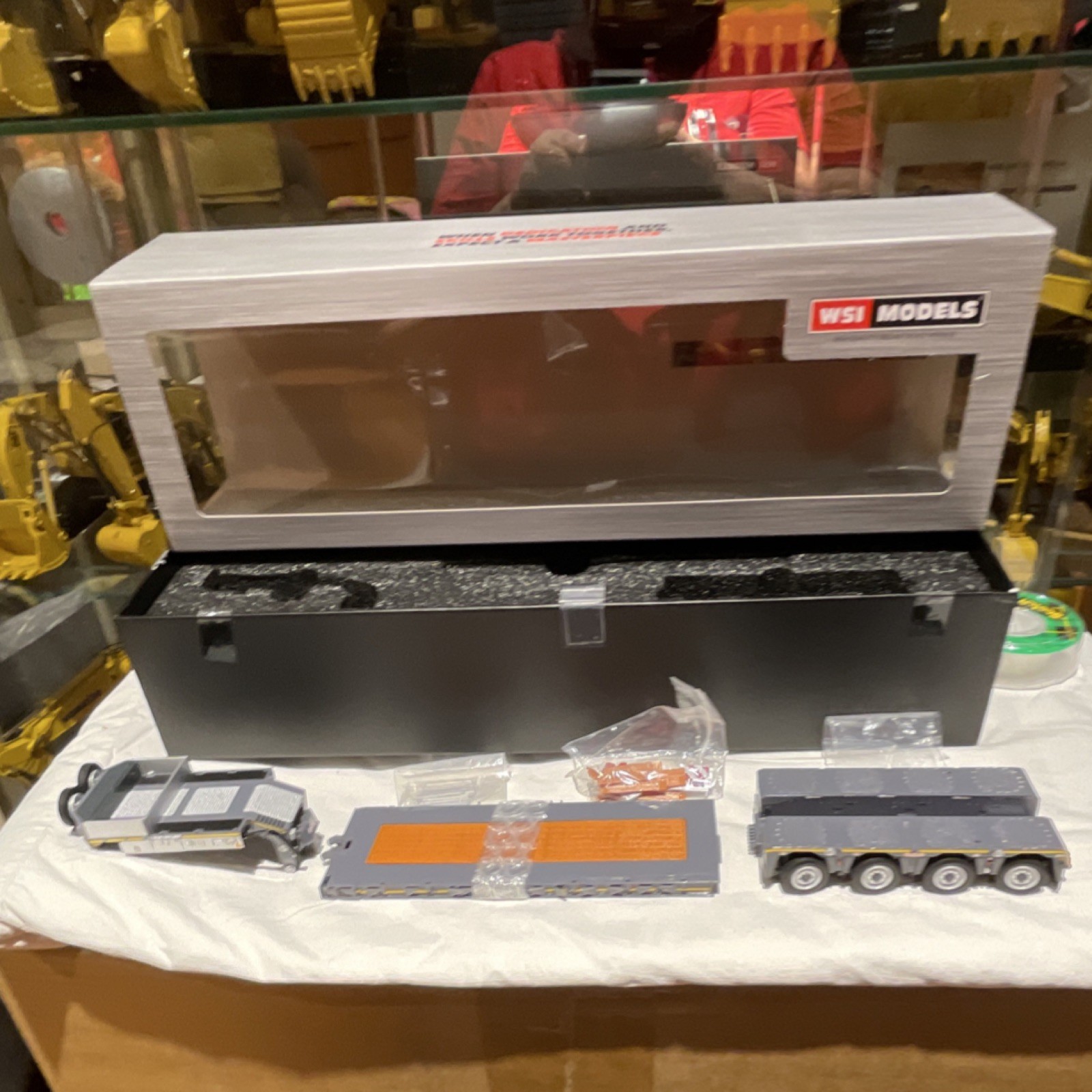 WSI Models Premium Line Volvo Low Loader 4-Axle Trailer Diecast 1:50 04-2081