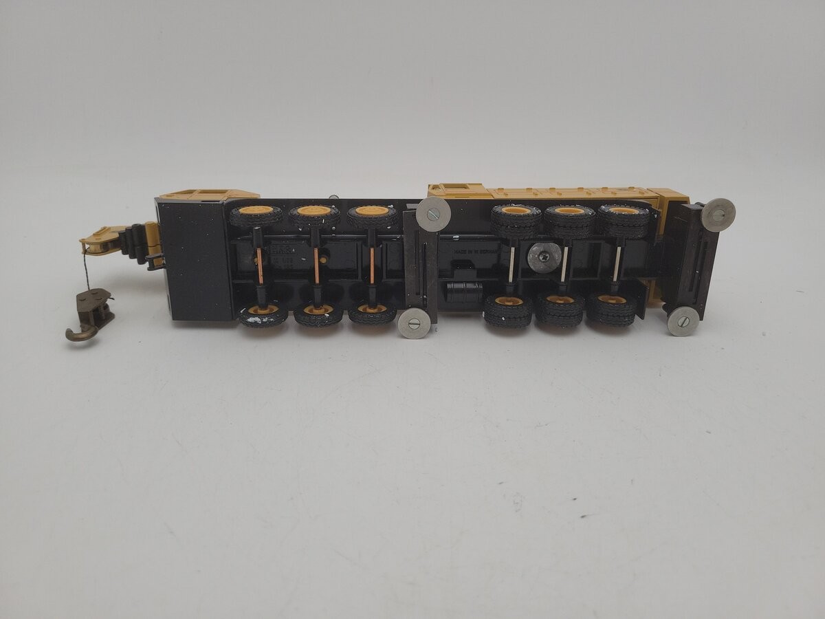 NZG 152 1:55 Scale Yellow Model TM 1500 Die-Cast Extendable Boom Crane W/Emblem