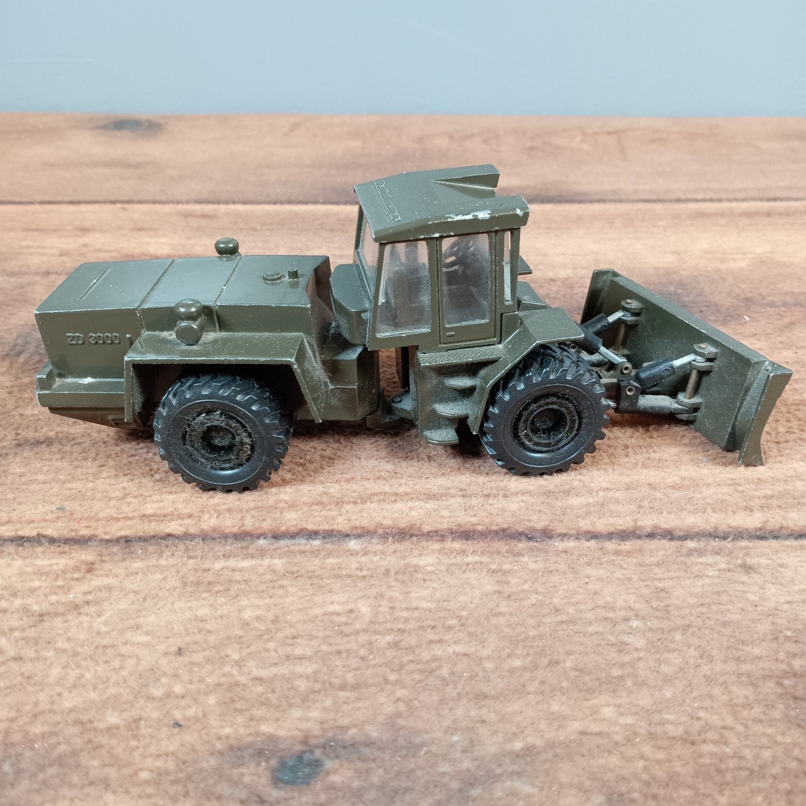 Zettelmeyer ZD 3000 Military Bulldozer Toy 6.5in Green Good Diecast Metal Model