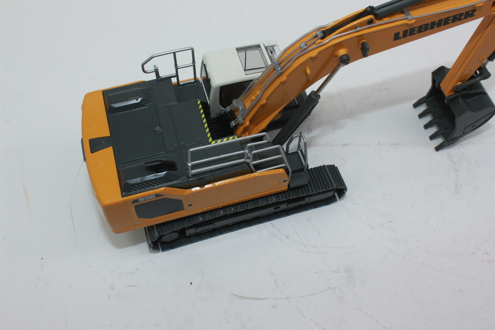 Conrad 2215 Liebherr R 938 V Excavator Digger 1:50 NEW in Original Packaging