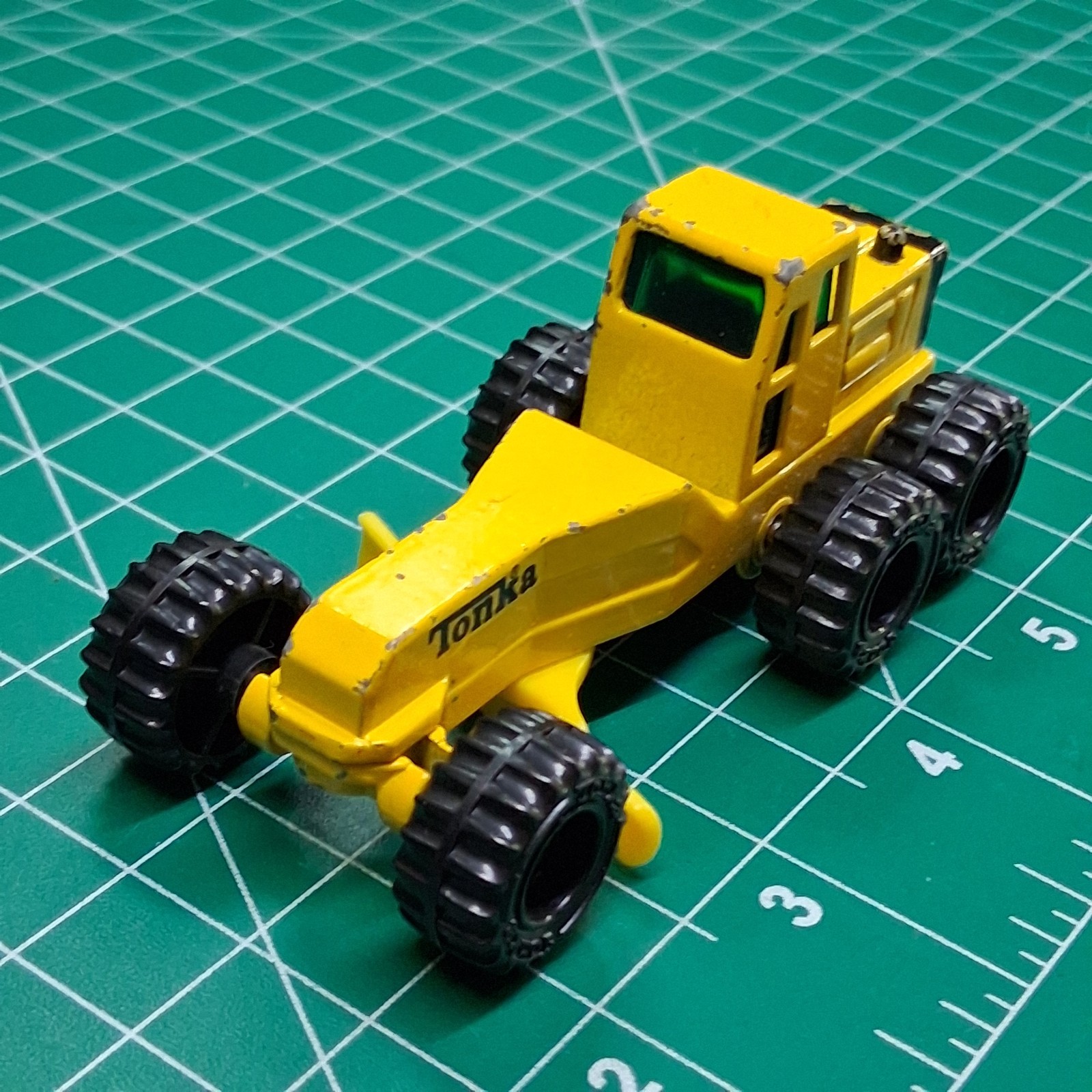 Vintage 1994 Tonka Die Cast Yellow Road Grader Scraper Toy Car