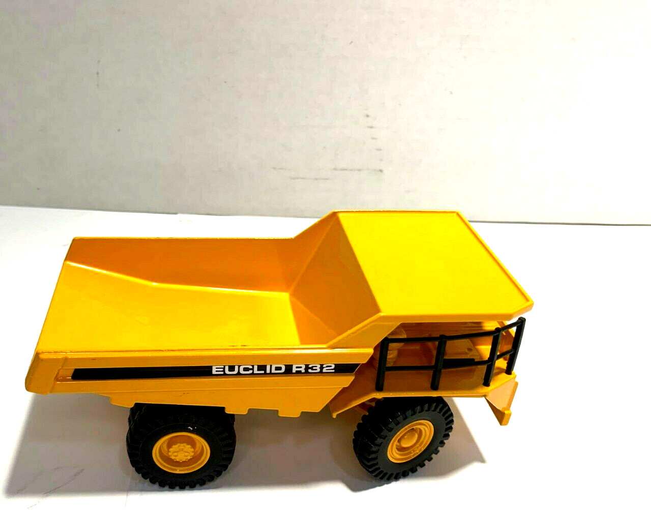 Joal Compact Euclid R32 Dump Truck Die-Cast Scale 1:50