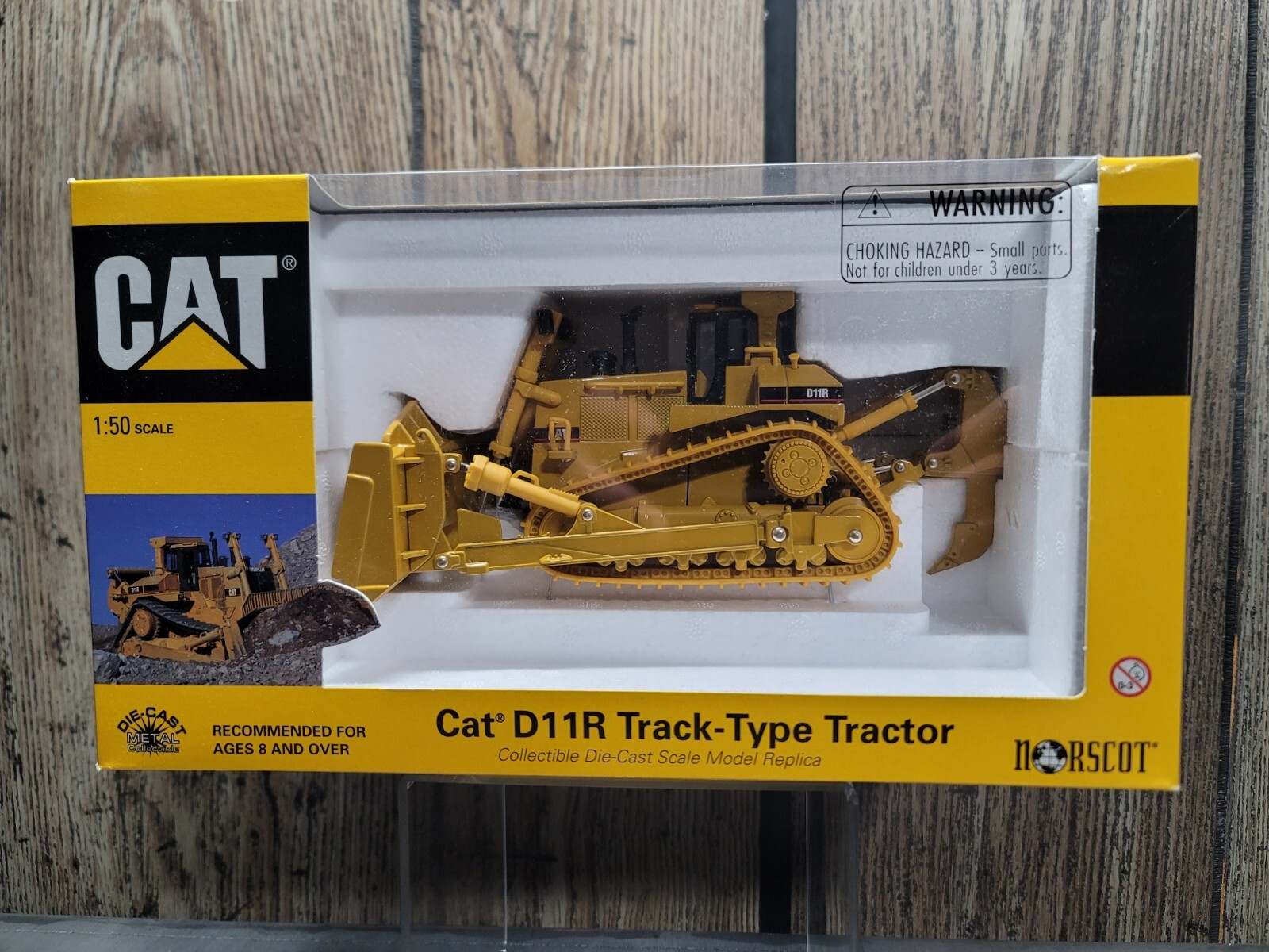 CAT (CATERPILLAR) D11R Bull Dozer track type tractor 1:50 scale model 55025