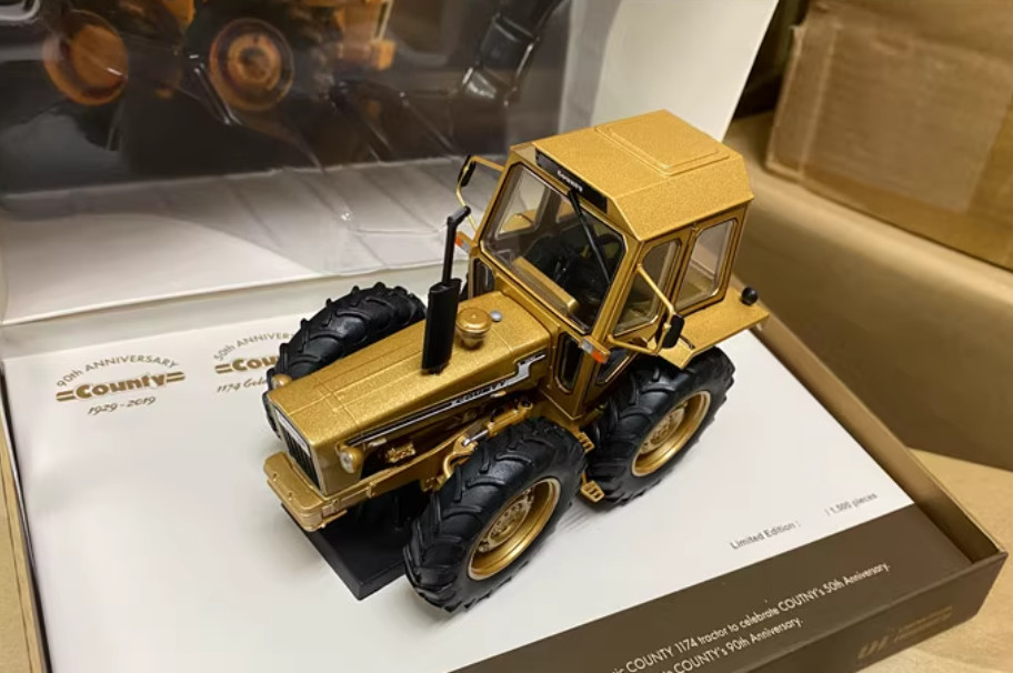 1:32 UH COUNTY 1174 Tractor Farm Vehicle Construction Machine Diecast Model Gold