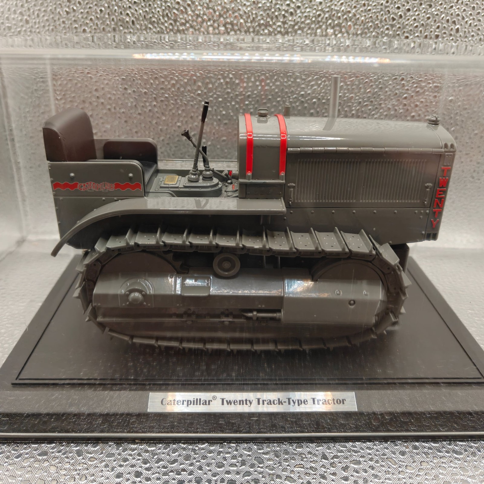Caterpillar Twenty Track-Type Tractor Diecast Model w/ Display Case – CAT Coll
