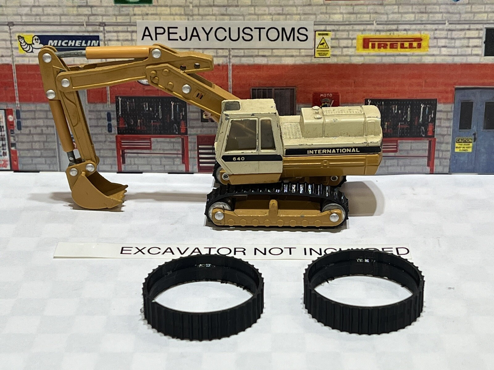 ERTL Diecast International 640 Excavator Equipment 1/64 (TRACKS ONLY)
