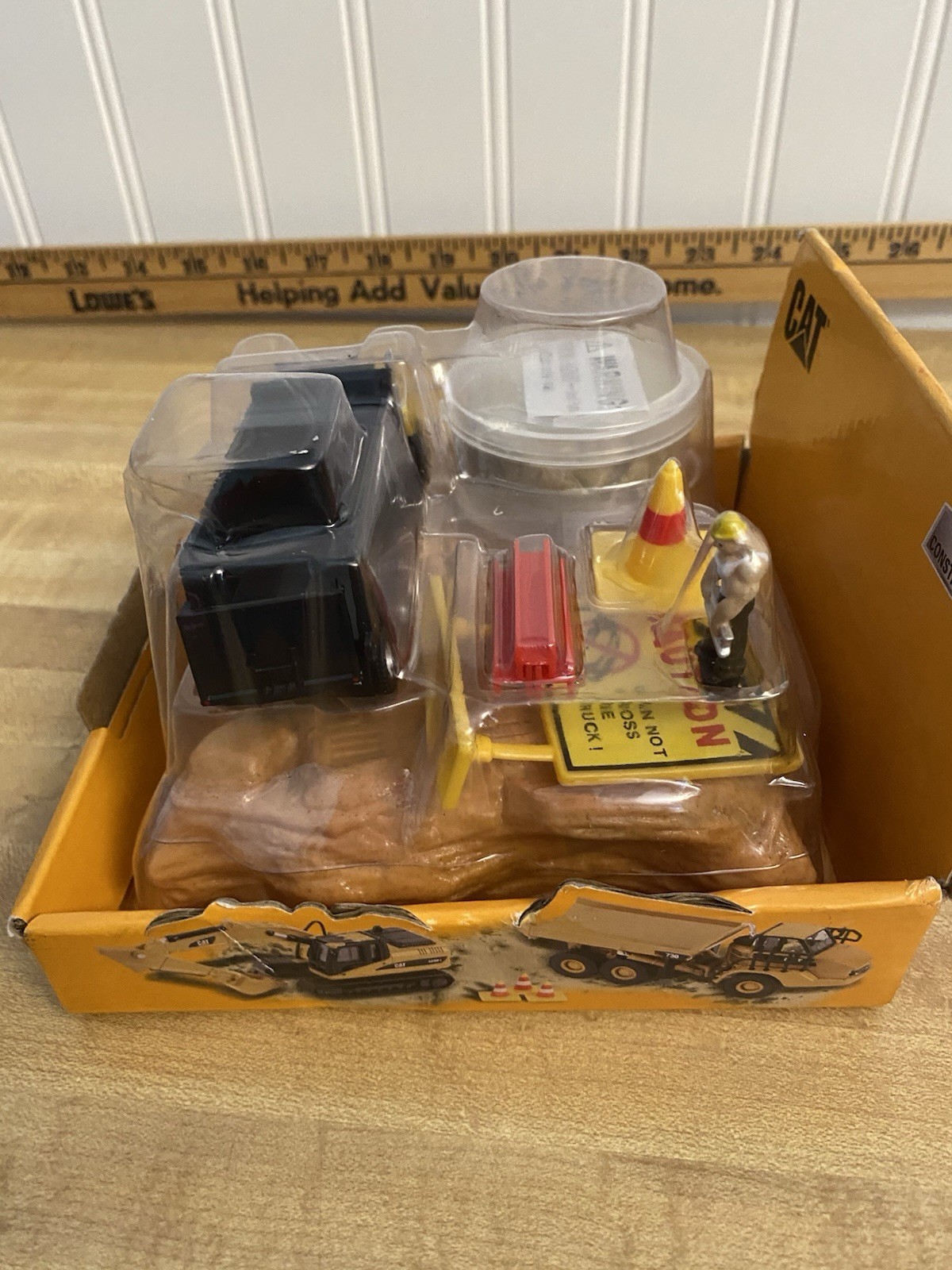 Diecast Masters CAT Dump Truck 1:87 Scale Earth Mover Series – New in Package
