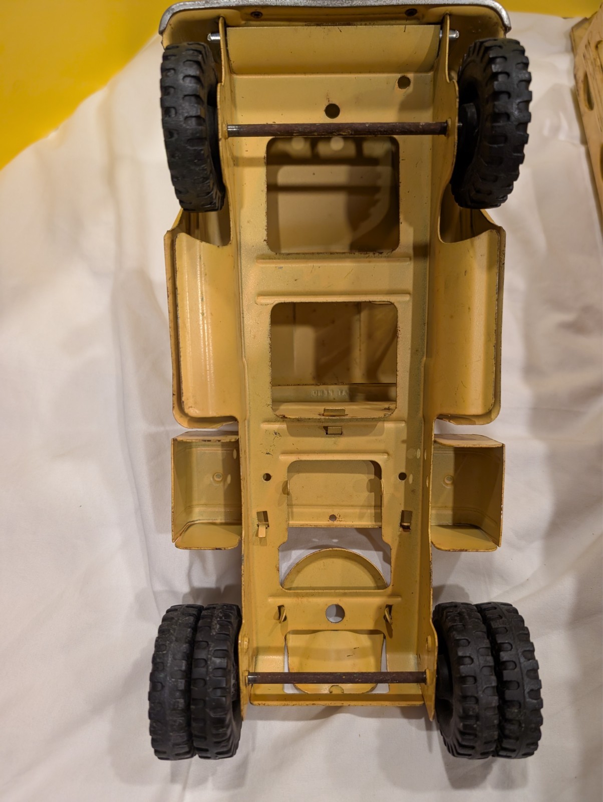 Vintage Yellow 1960s 20″ Tonka Pressed Steel Car Carrier 840
