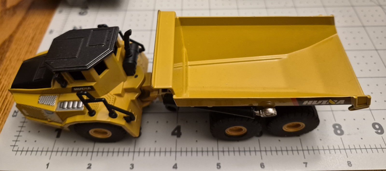 Huina 1/50 SCALE Articulating Dump Truck Mining Earth Moving Realistic Model