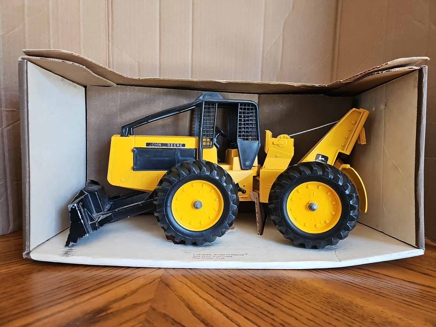 Ertl John Deere No. 590 Log Skidder 1/16 with Original Box