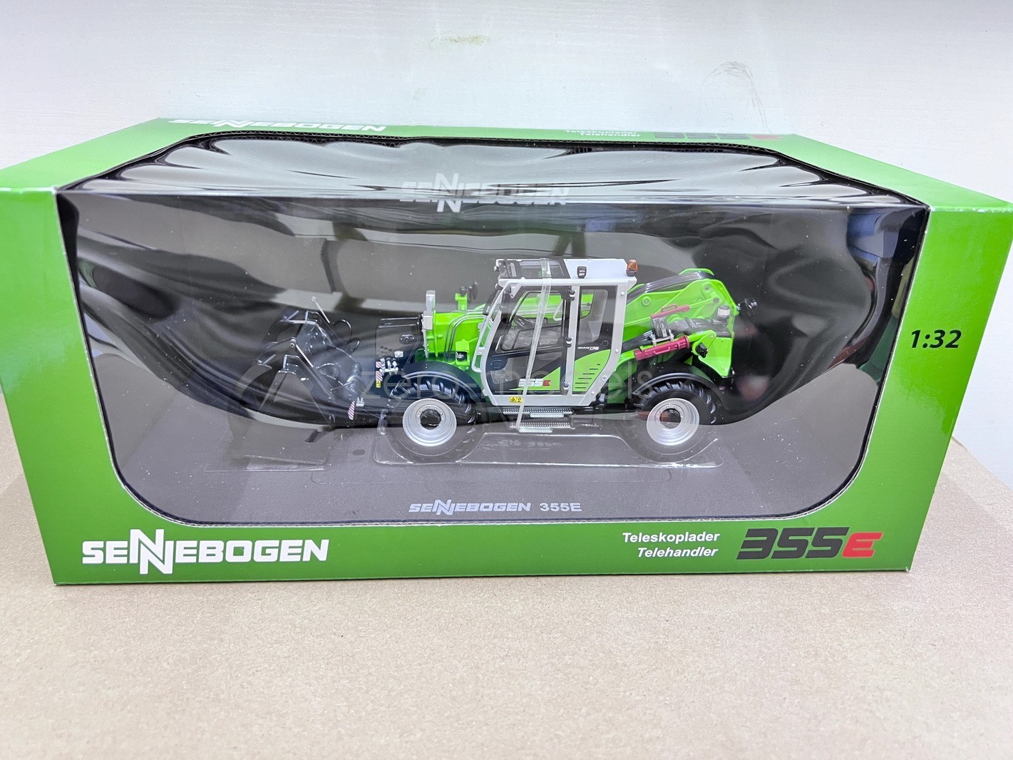 UH 1/32 Scale Sennebogen 355E Telescopic Loader Diecasr Model UH8170