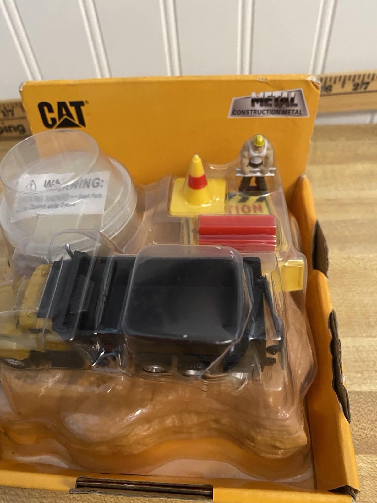 Diecast Masters CAT Dump Truck 1:87 Scale Earth Mover Series – New in Package