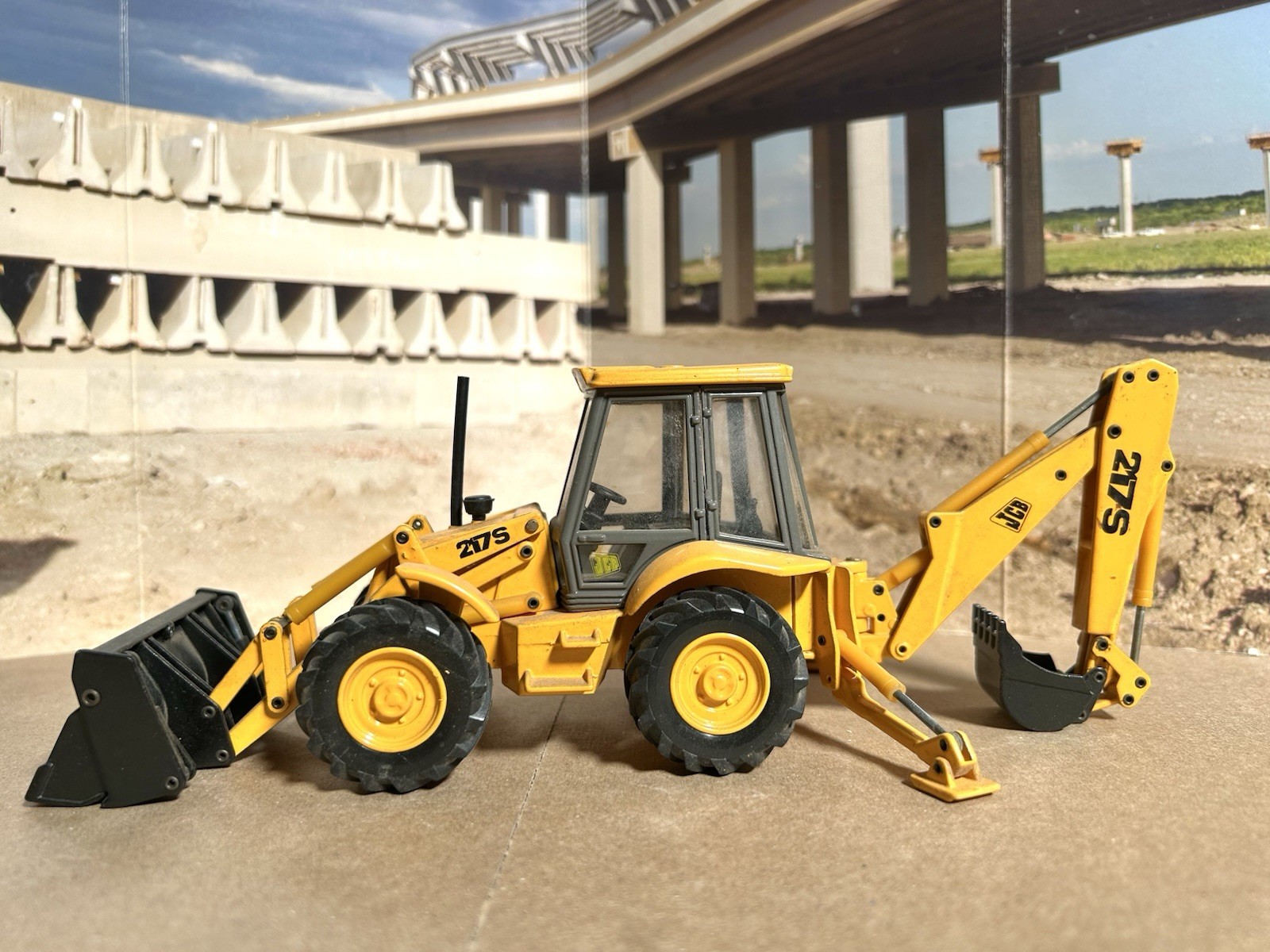 Joal 1/35 Scale JCB 217S 4x4x4 Centermount Backhoe-Loader (Ref. No. 185) -used-