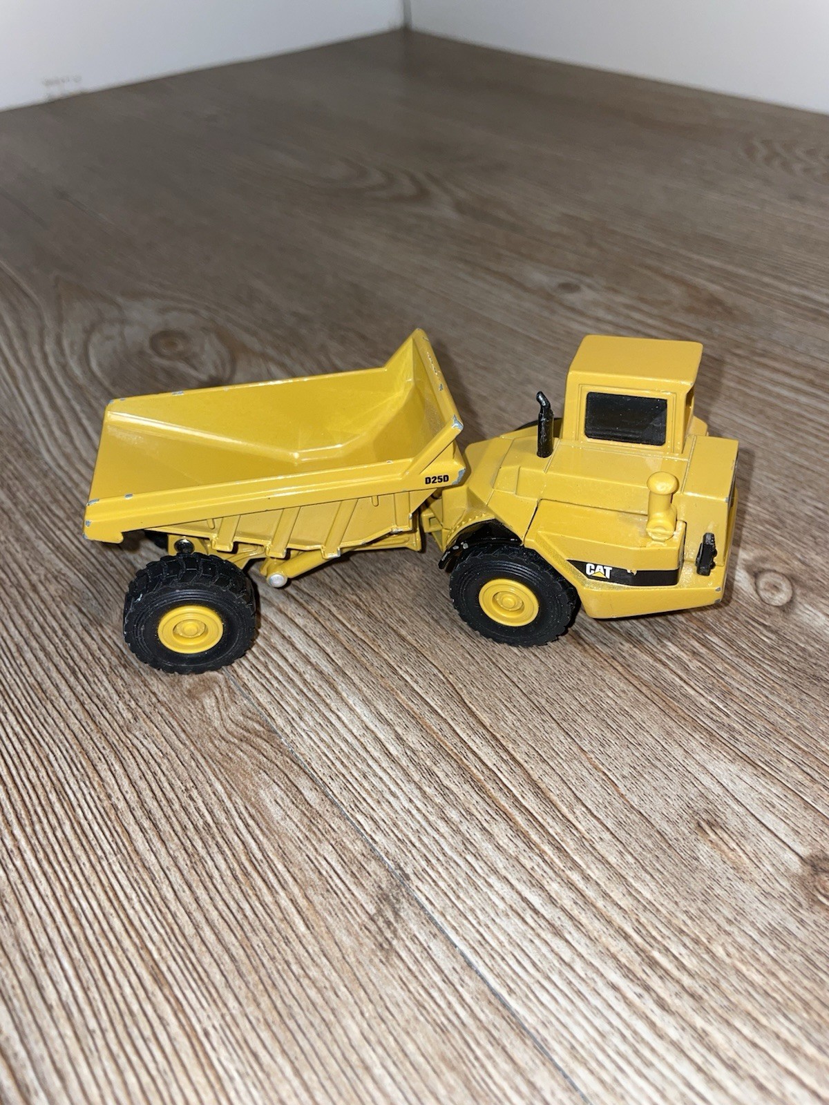NORSCOT Group Inc Caterpillar D25D Articulated Dump Truck Die Cast – 5.25″ long