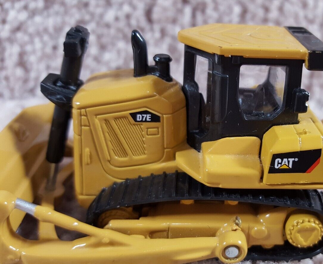 2013 Toy State Diecast 1:83 Caterpillar D7E Bulldozer Construction Equipment