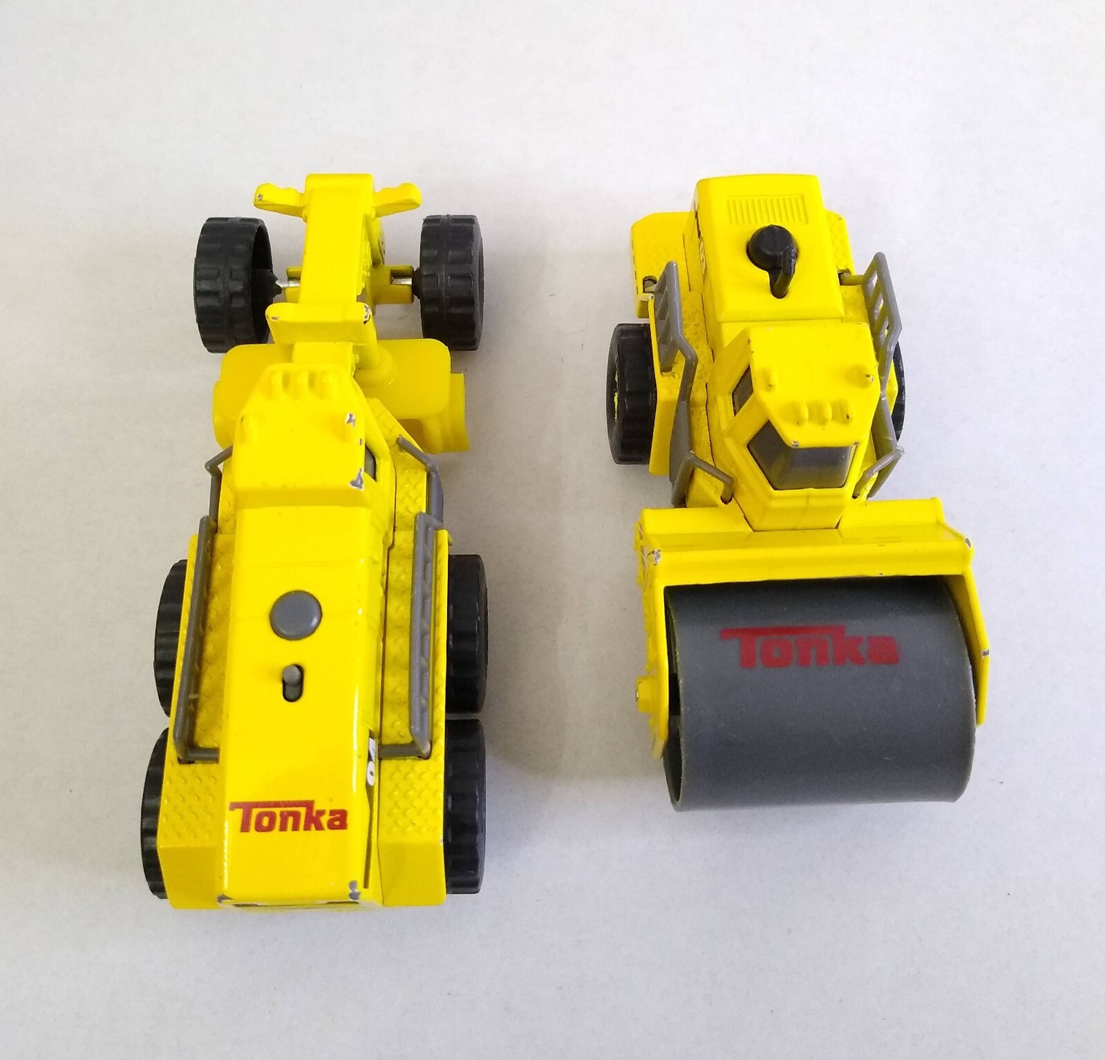 Lot of 2 2016 Hasbro Tonka Diecast Construction Road Grader and Pavement Roller