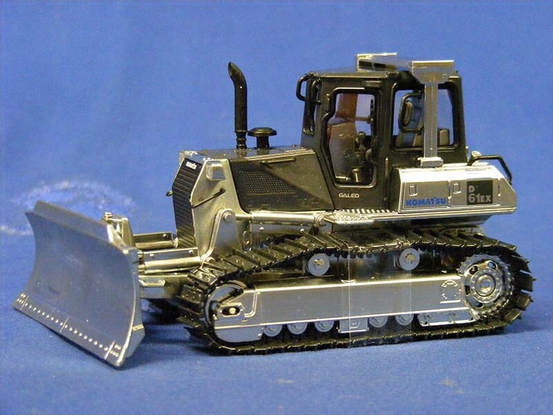 Universal Hobbies 8032 Komatsu D61 EX Bulldozer – Brushed Metal 1/50 Diecast MIB