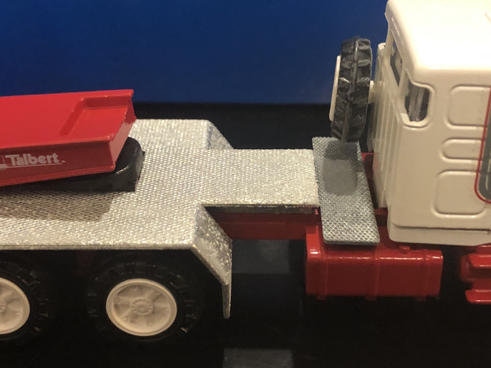 Conrad #3912 Volvo NL12 Intercooler Tractor Lowboy Trailer 1:50 – Diecast Boxed