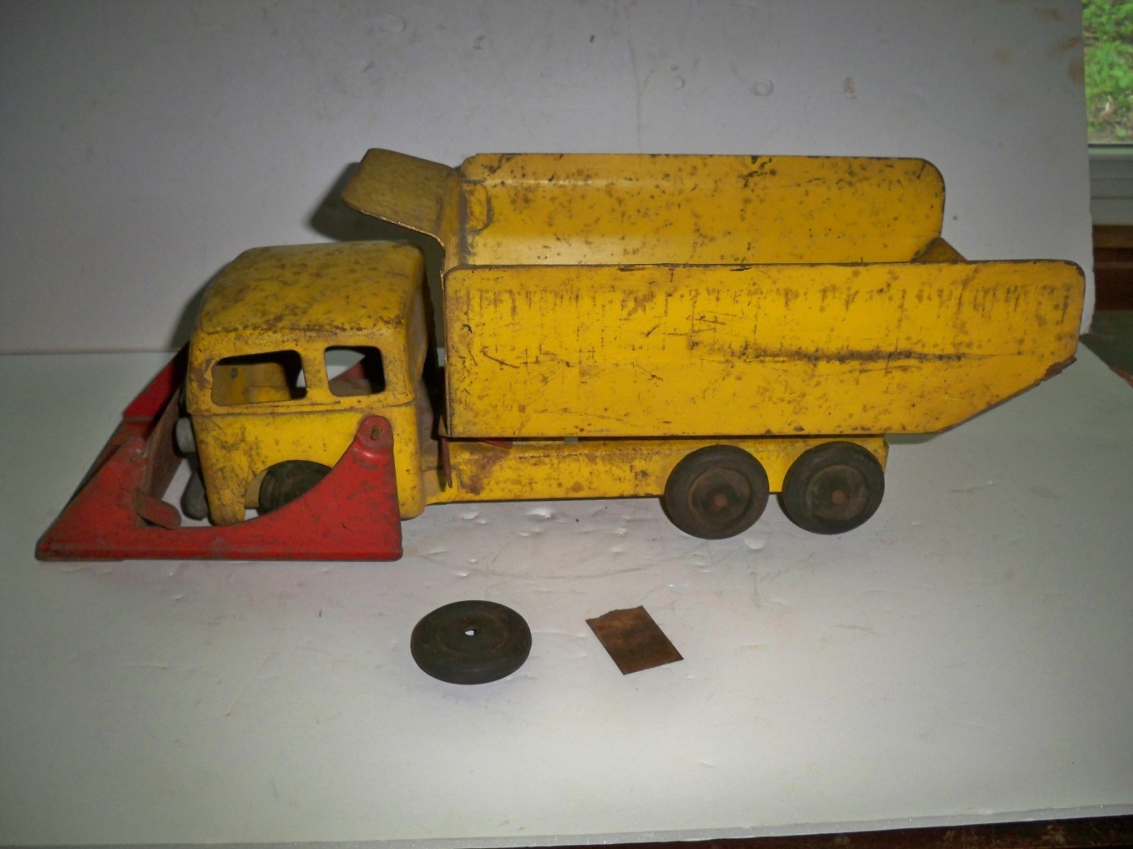 Vintage 1940’s Robert’s Pressed Steel Dump Truck Front Loader – Parts/Restore