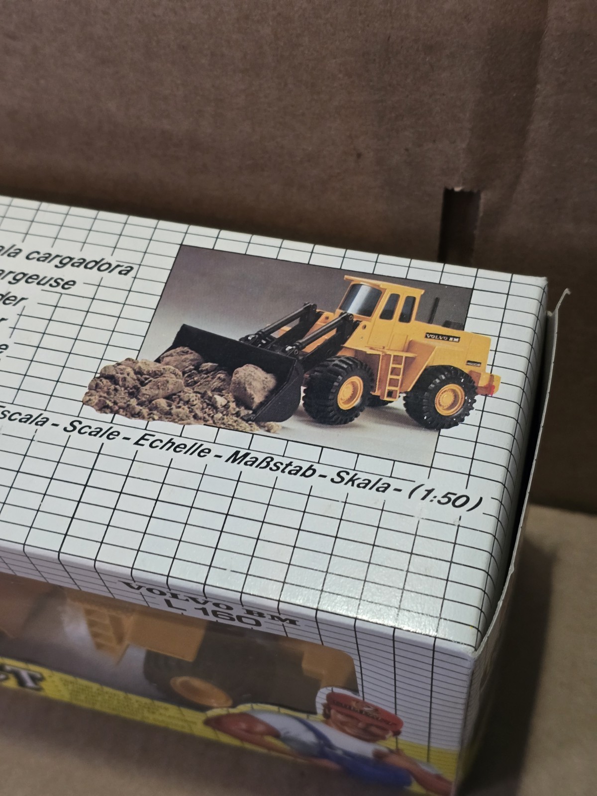 JOAL 227 Volvo BM L160 Wheel Loader 1:50 Scale