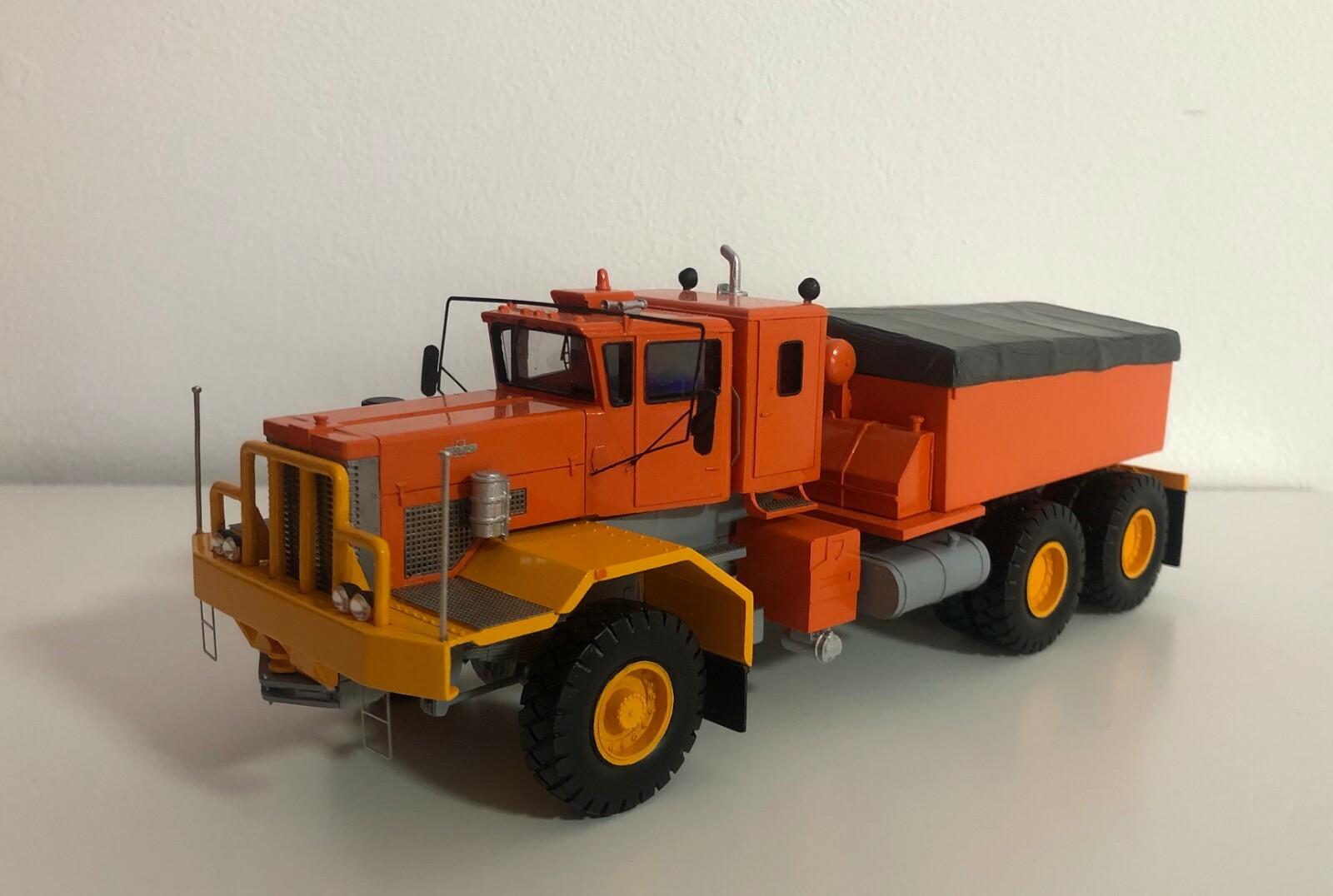 Resin 1/50 Oshkosh J30120 6×4 Transpesa Della Volpe – Built by Fankit Models