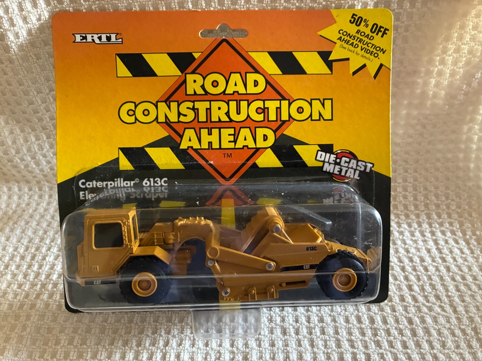1995 Ertl Road Construction Ahead Caterpillar 613C Elevating Scraper 1:64