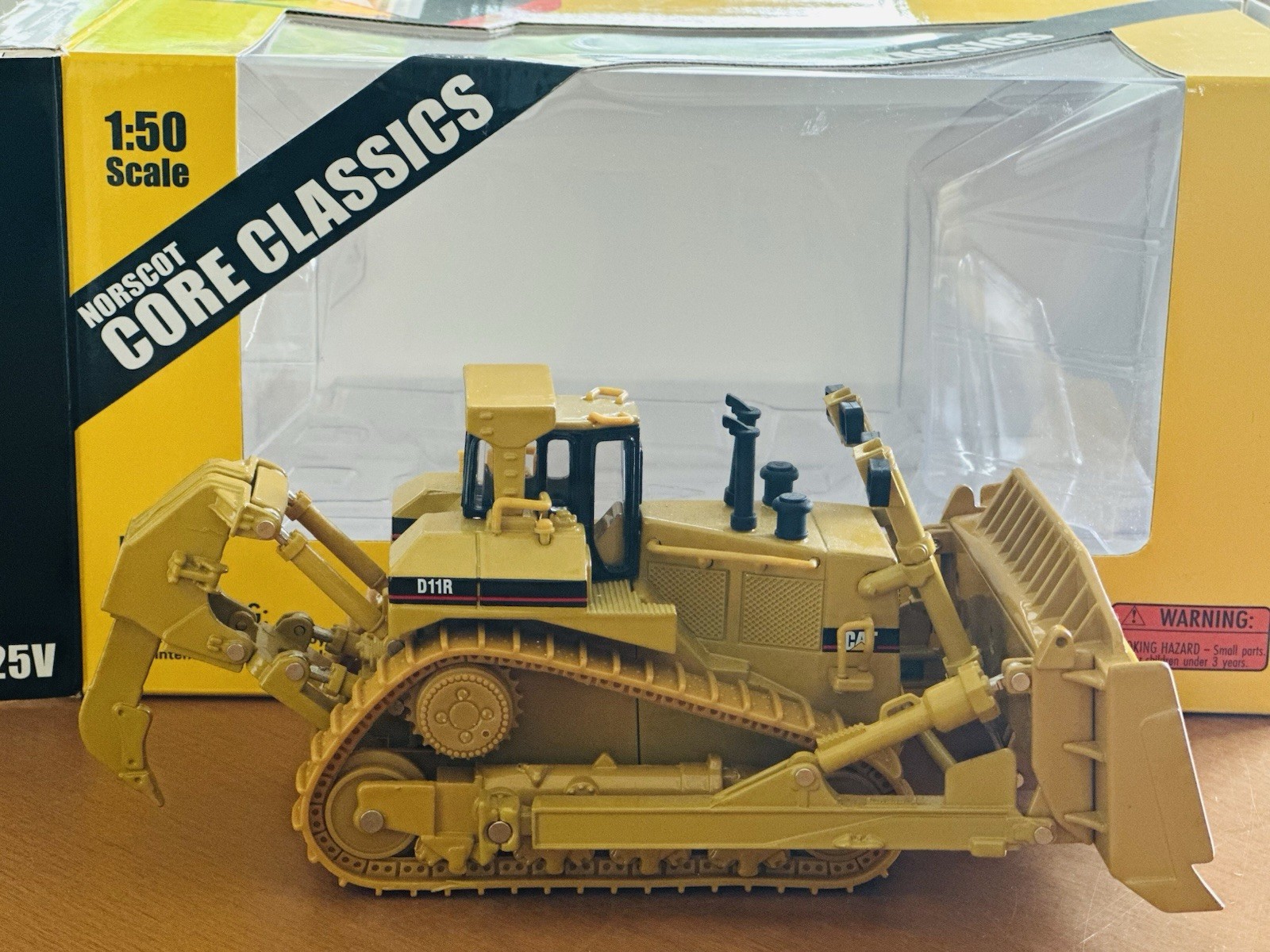 Norscot 1:50 D11R Caterpiller Bulldozer With Ripper