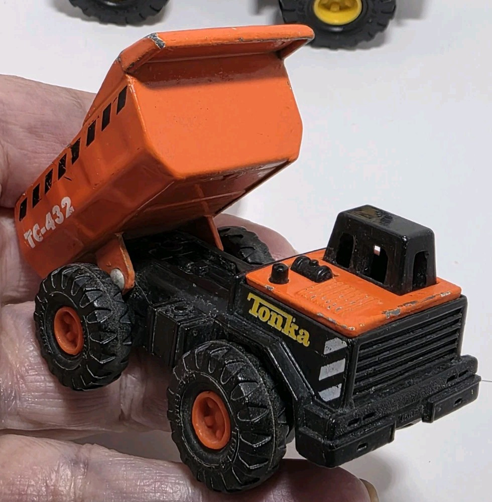 Lot of 2 Hasbro Maisto 1998 Vehicles Tonka Mighty Mini-Dump Front Truck Loader