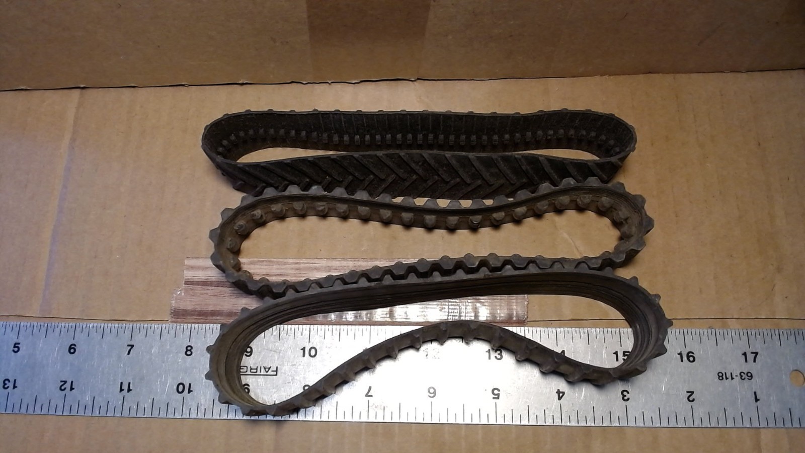 3 Dozer Crawler Tracks Rubber 7″ Long X 1″ to 1.25″ Wide Junkyard parts