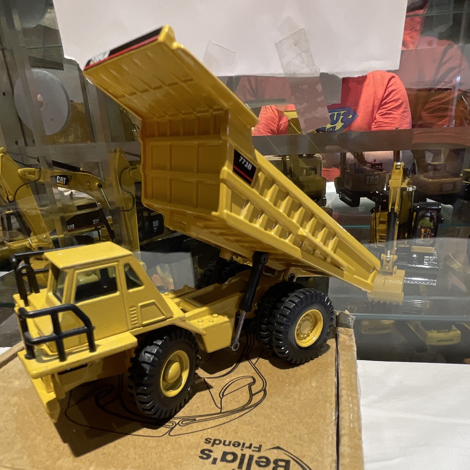 Caterpillar Classic CAT 773B Dump Truck Diecast 1:50 Yellow Black Tilting