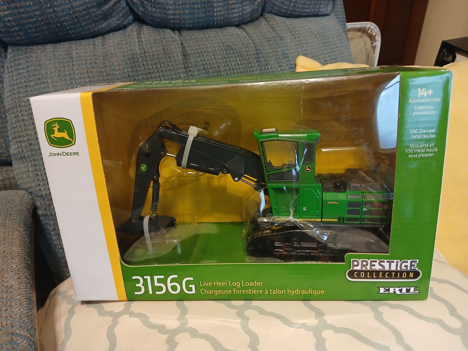 1/50 John Deere 3156G Live Heel Log Loader Logger Logging Ertl