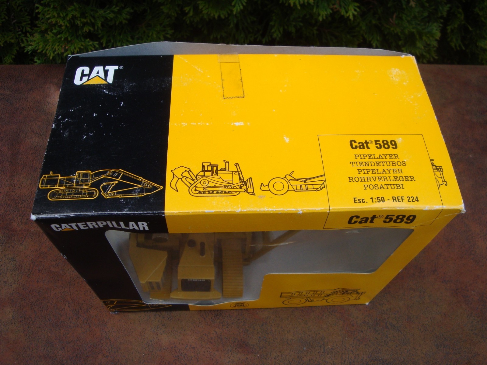 Caterpillar Cat 589 Die Cast Pipelayer Sideboom- 1:50 scale by Joal