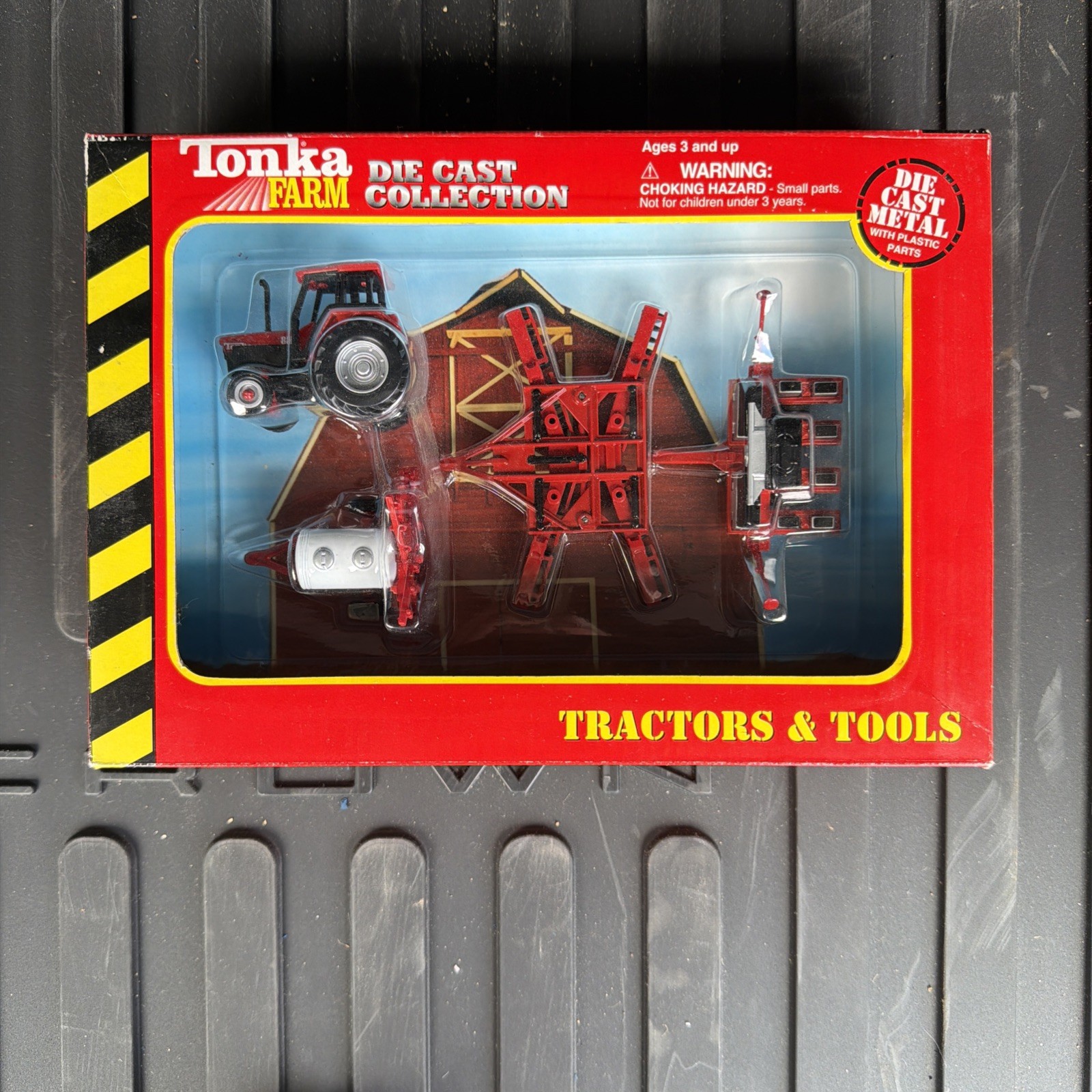 Maisto 12160 1:64 Scale Tonka Farm Tractors & Tools Die Cast Playset