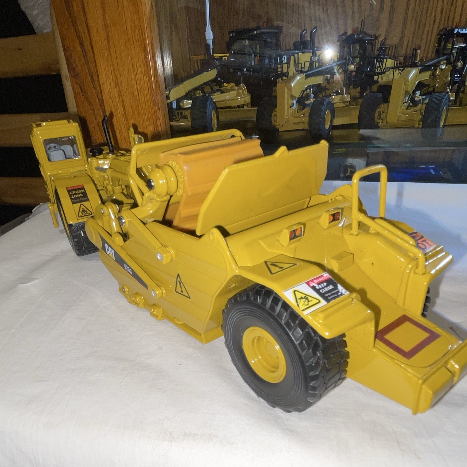 Caterpillar CAT 623G Construction Scraper Diecast Model Yellow Black