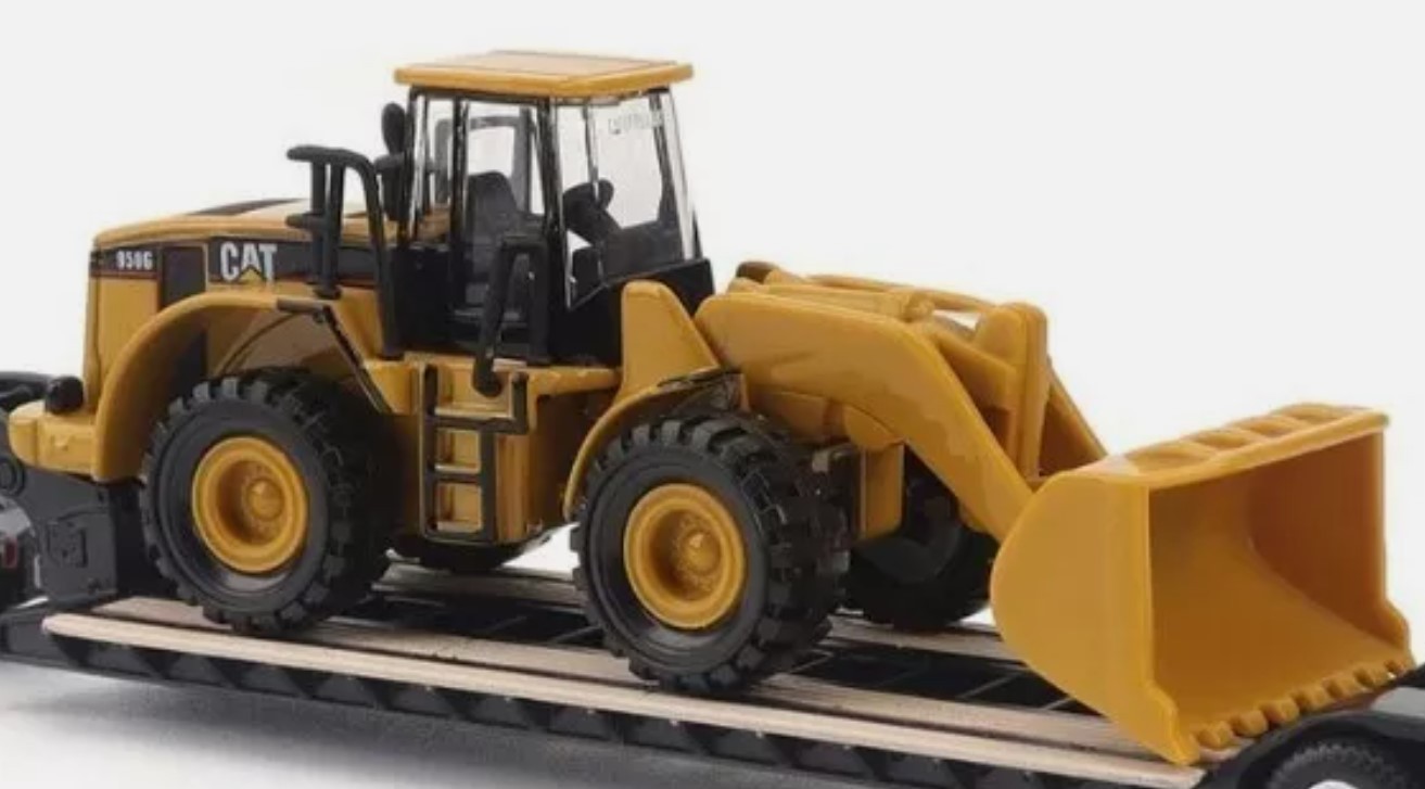 Diecast Masters 84420 KW T880 Flattop w/Sleeper & Lowboy CAT 950G Loader 1/87 HO