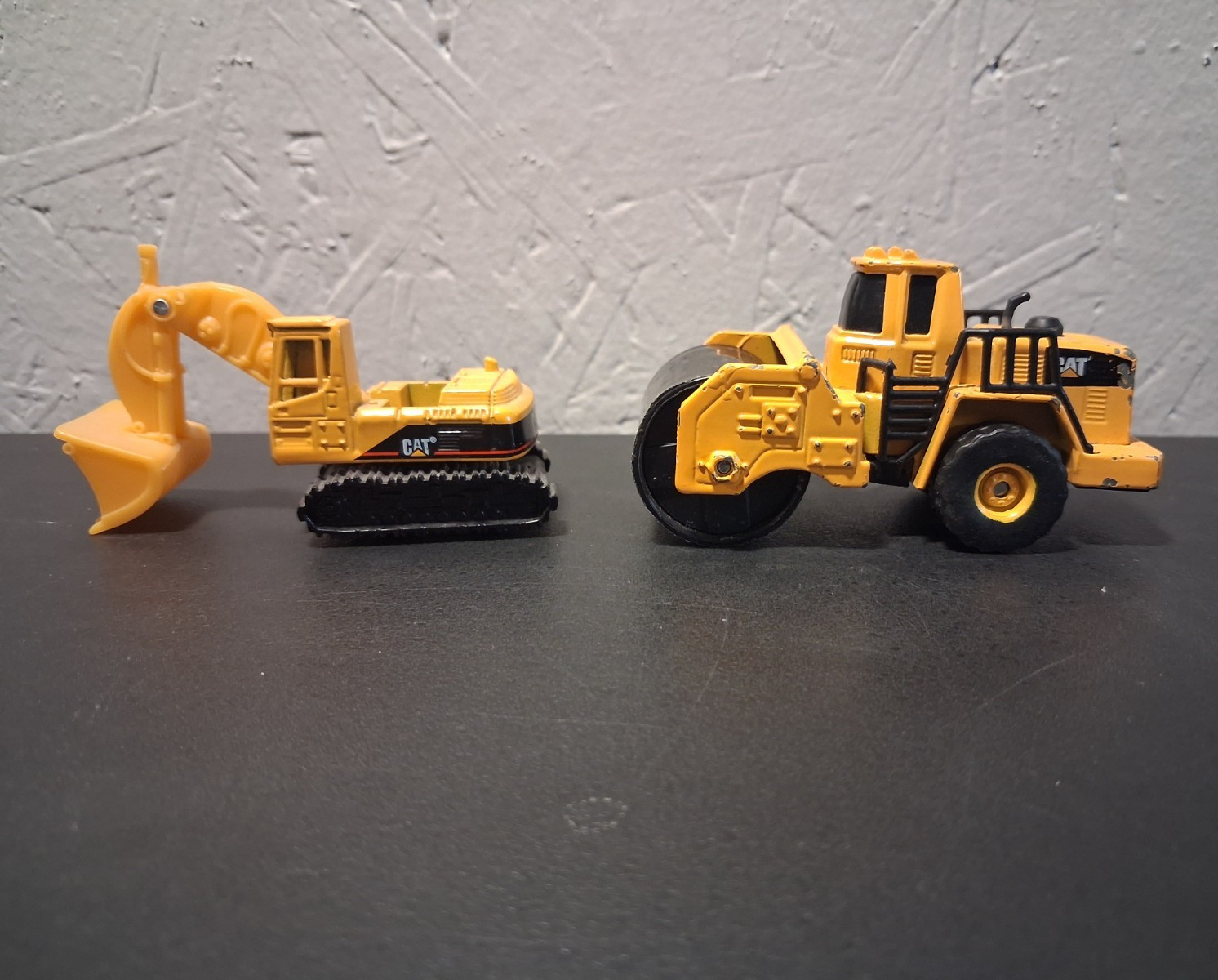 CAT Yellow/Black Diecast Construction Vehicle Lot: Excavator & Road Roller