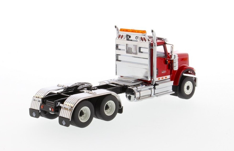 DCM 71019 International HX520 Red Tractor – Chrome Wheels 1/50 MIB