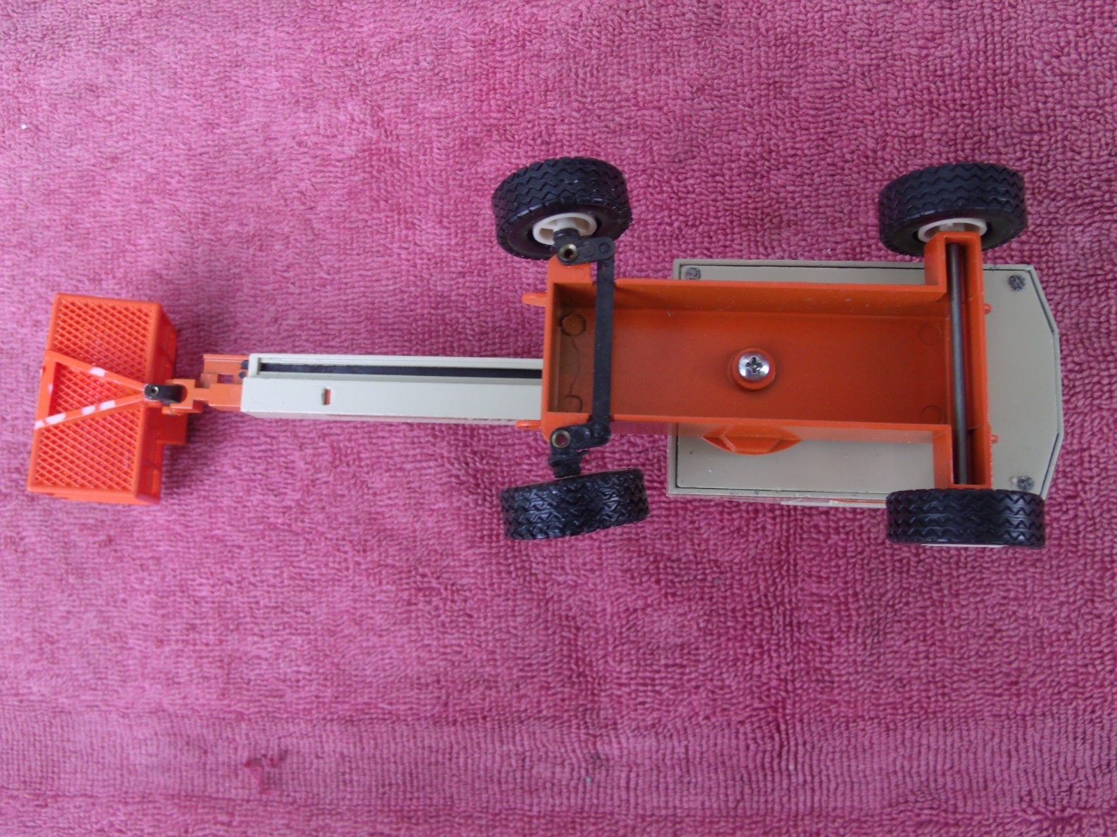 JLG Model 60H Diecast 1:40 Scale Construction Series Boom Lift NZG Collectible