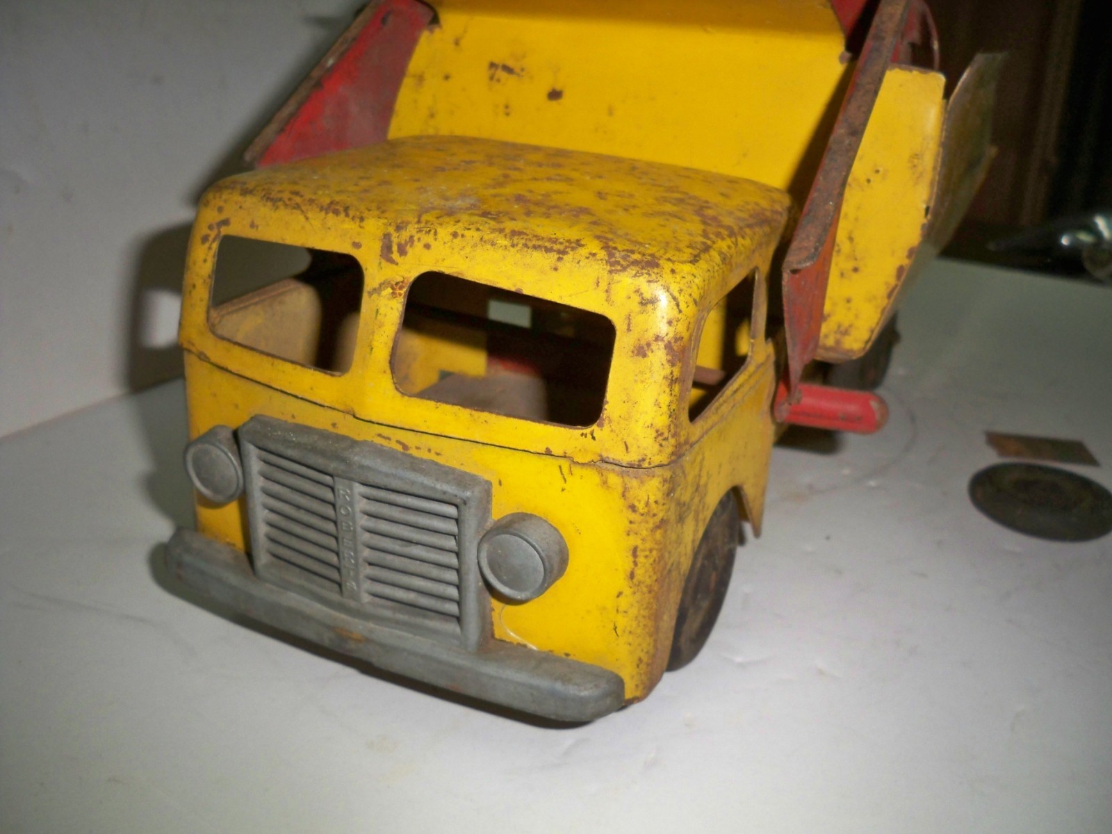 Vintage 1940’s Robert’s Pressed Steel Dump Truck Front Loader – Parts/Restore
