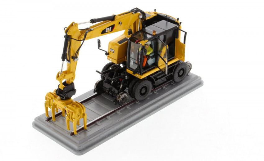 Model Excavator Diecast Master CAT M323F Railroad Wheeled Excavator 1:50