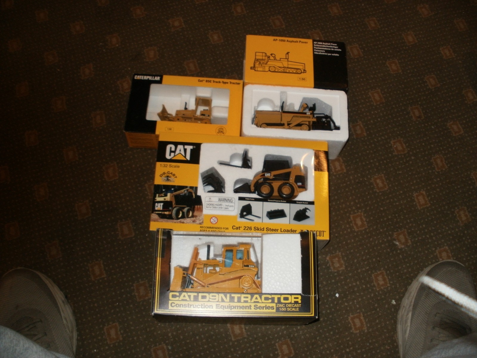 4 cat toy items nib cat d9n cat d5c cat ap-1959 asphalt paver skid steer loar