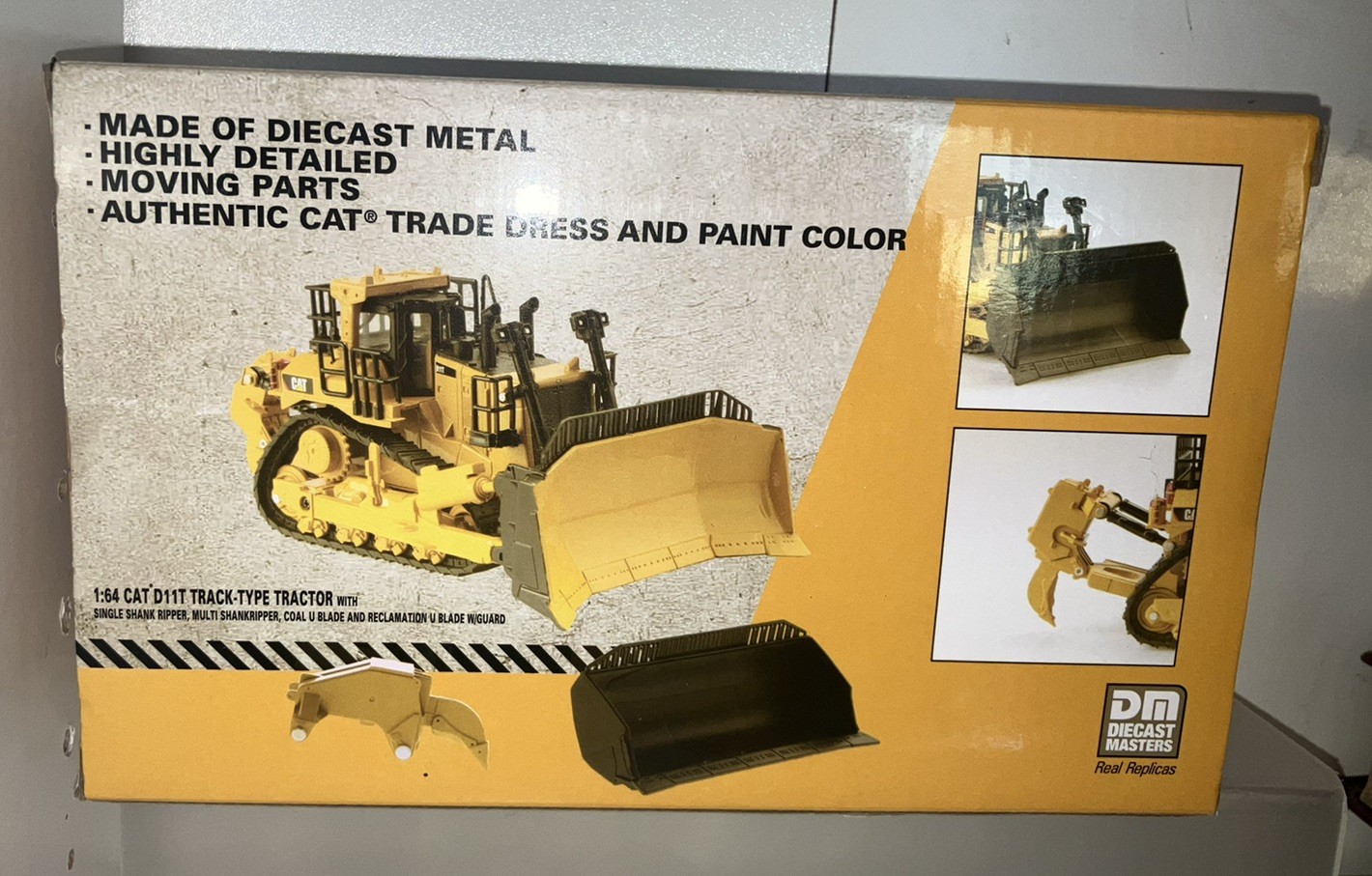 CAT Caterpillar D11 Dozer w/ 2 Blades 1:64 Scale Model – Diecast Masters 85637
