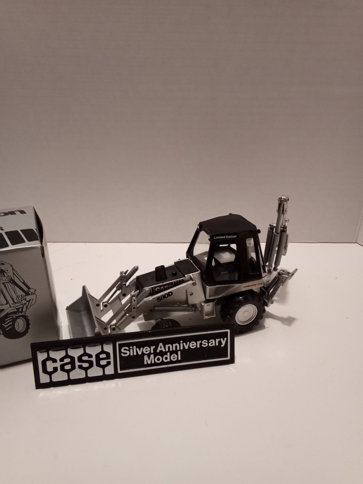 NEW! Case 580D Construction King 1:35 Silver Anniversary Diecast Backhoe Loader