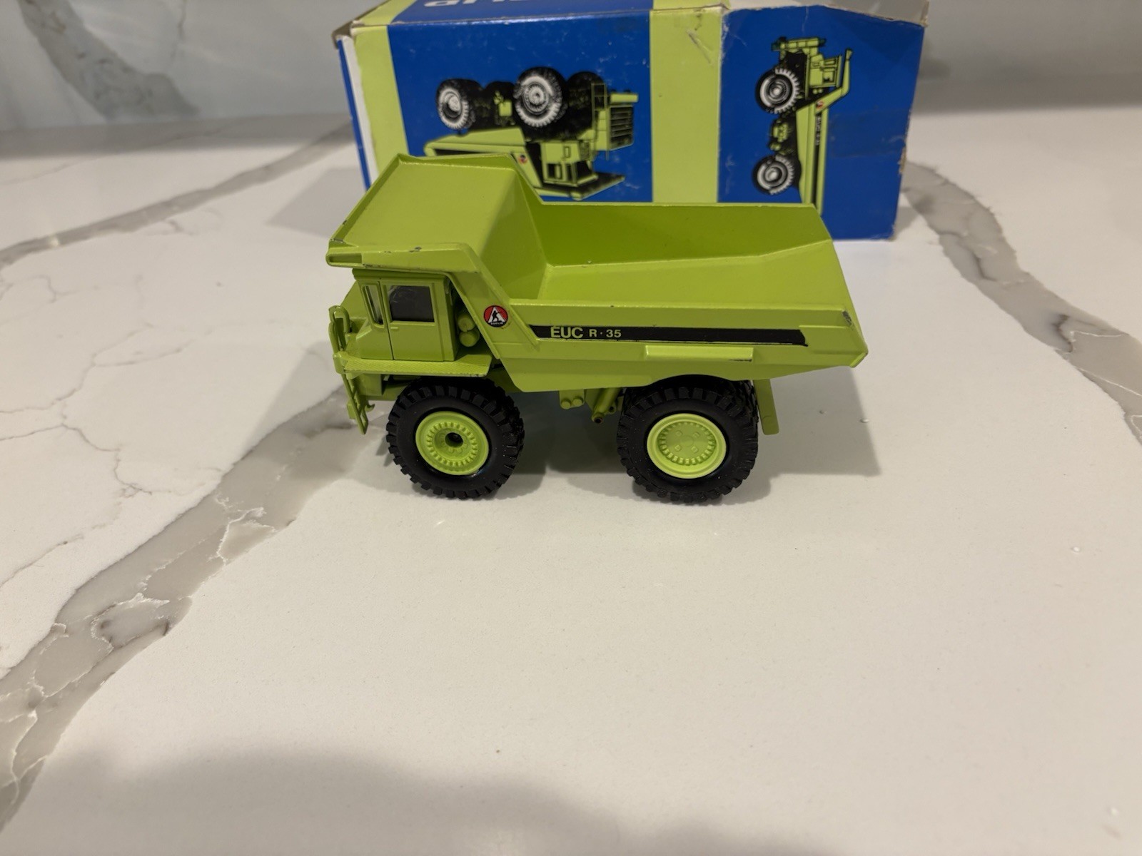 1/50 EUCLID Mining Dump Truck – Conrad R-35 – with Box