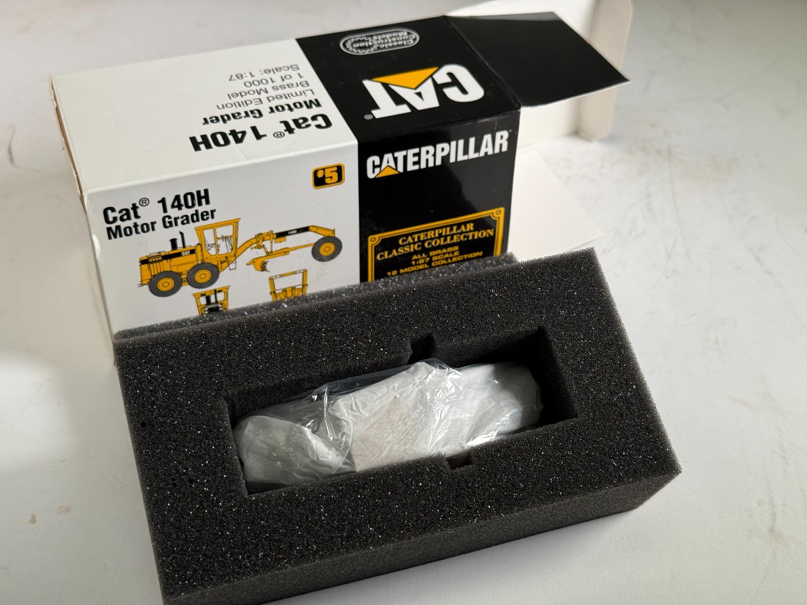 Classic Construction Models CCM Caterpillar Cat 140H Grader Brass 1:87