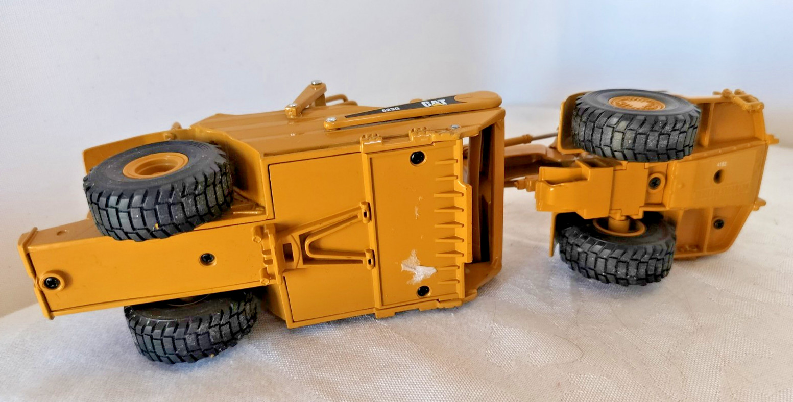 Norscot Caterpillar 623G Elevating Scraper 1:50 Yellow Diecast Metal Vehicle
